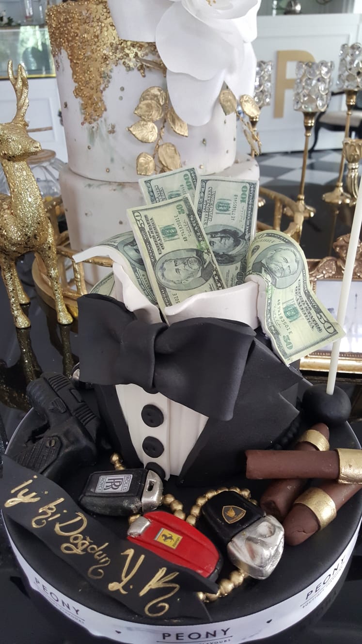 No:84 Şeker Hamurlu Tasarım Pasta