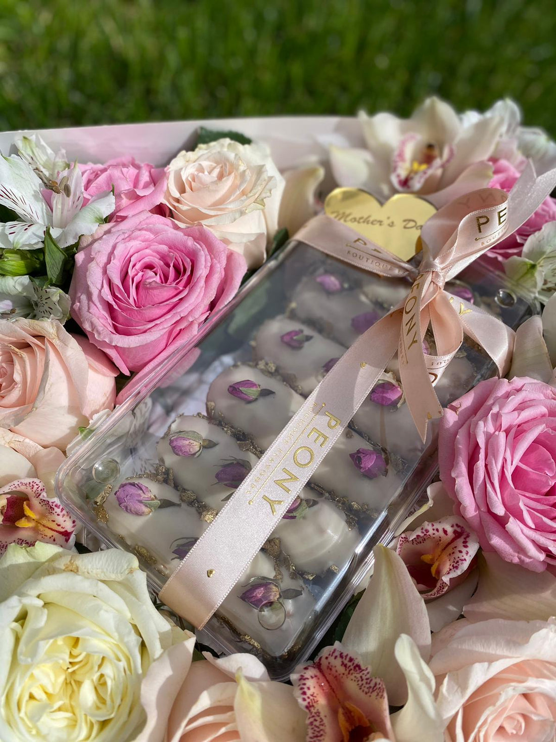 Canlı Çiçekli Eklerli Hediye Kutusu