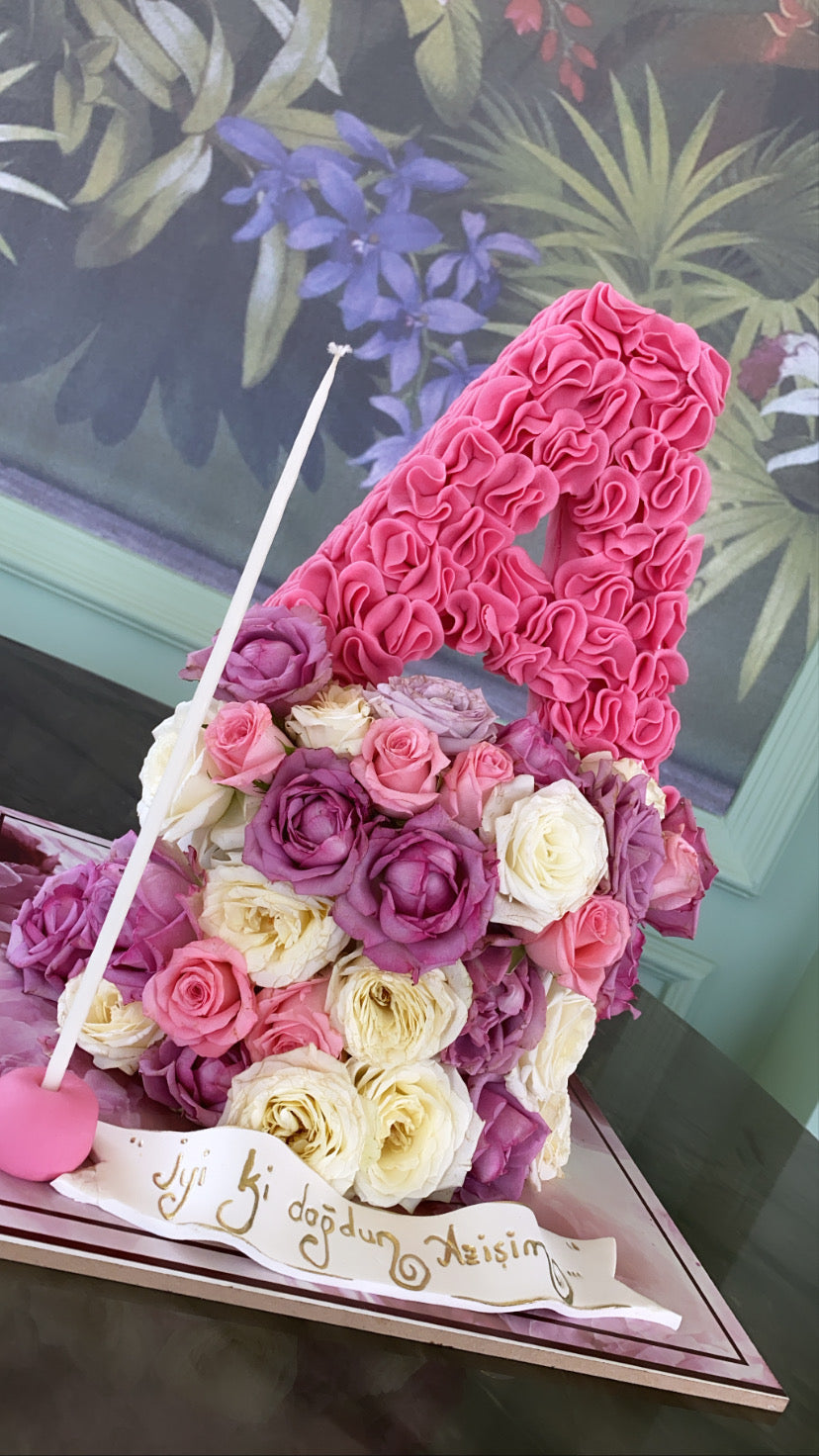 No:112 Şeker Hamurlu Tasarım Pasta