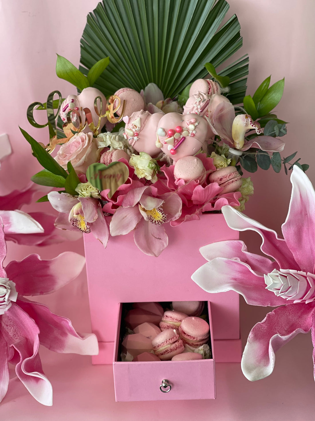 Canlı Çiçekli Sevgililer Günü Hediyelik Aranjmanı