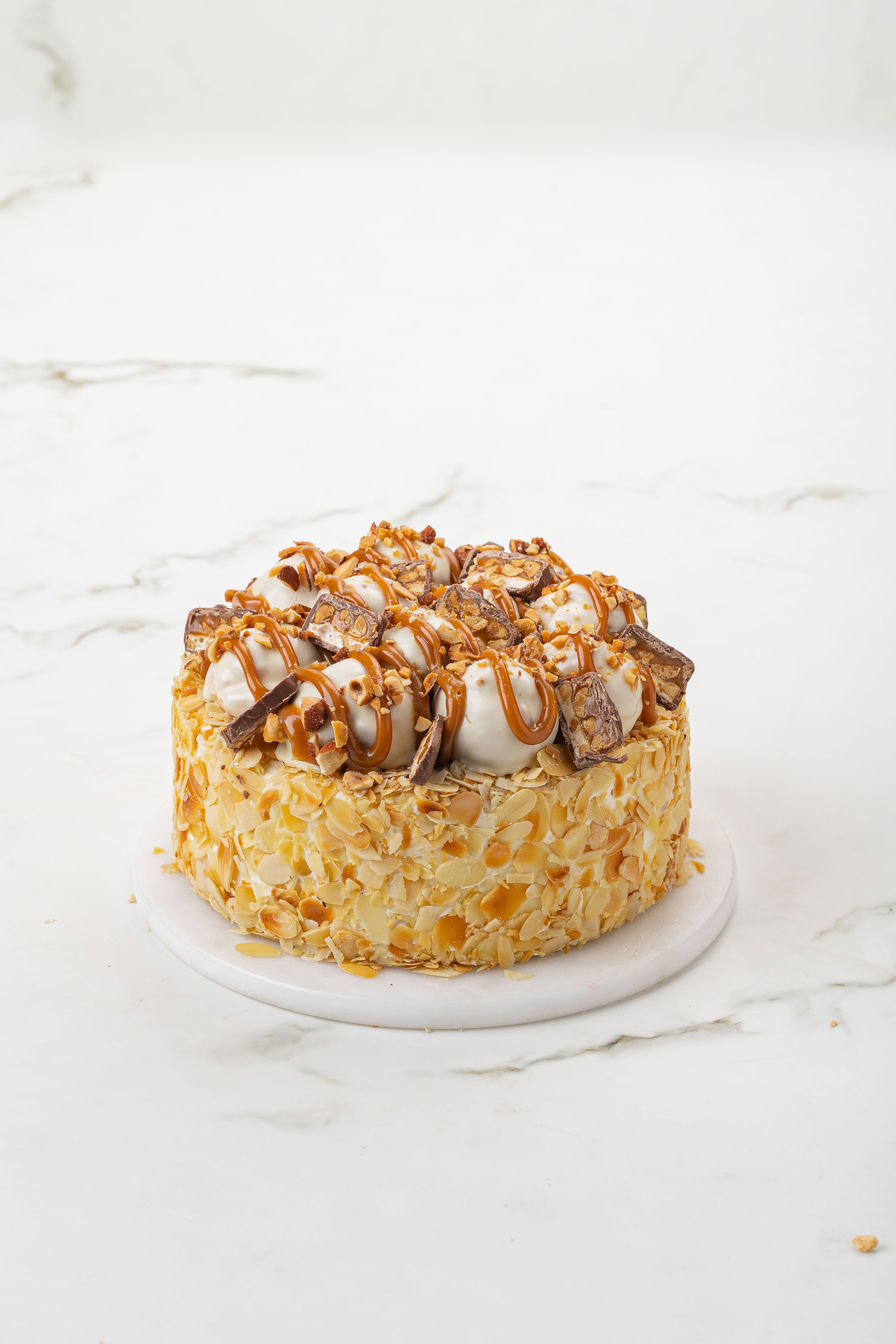 Profiterol Toplu Beyaz Kremalı Muzlu Pasta