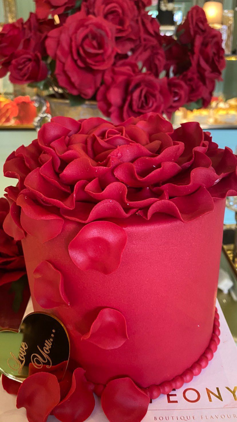 Güllü Şeker Hamurlu Tasarım Pasta