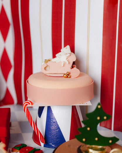 No: 7 Yılbaşı Krema Detaylı Tasarım Pasta