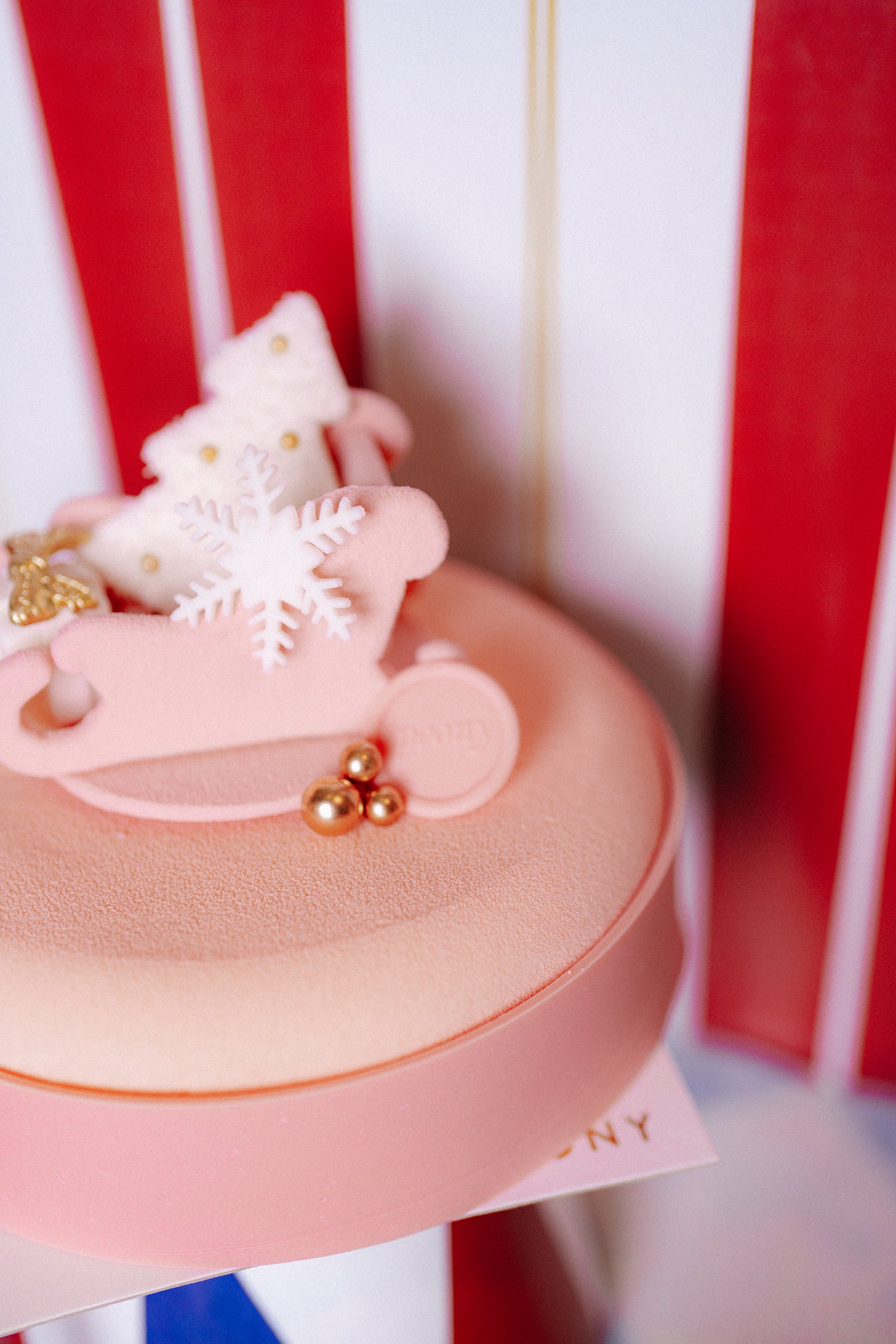 No: 7 Yılbaşı Krema Detaylı Tasarım Pasta