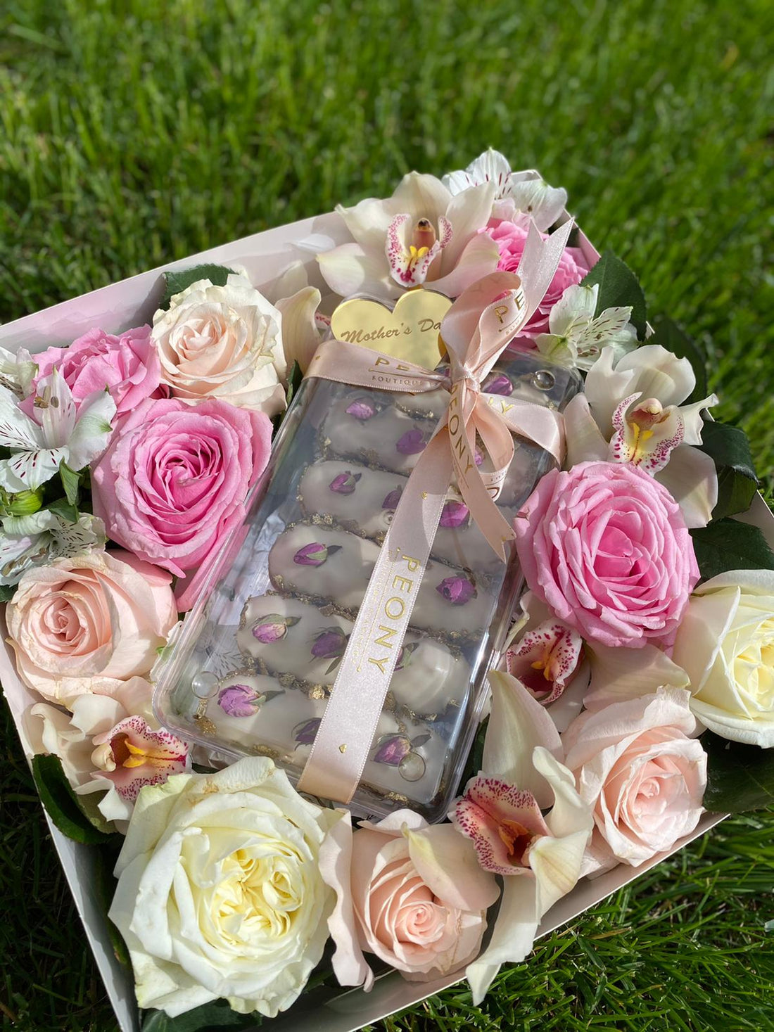 Canlı Çiçekli Eklerli Hediye Kutusu