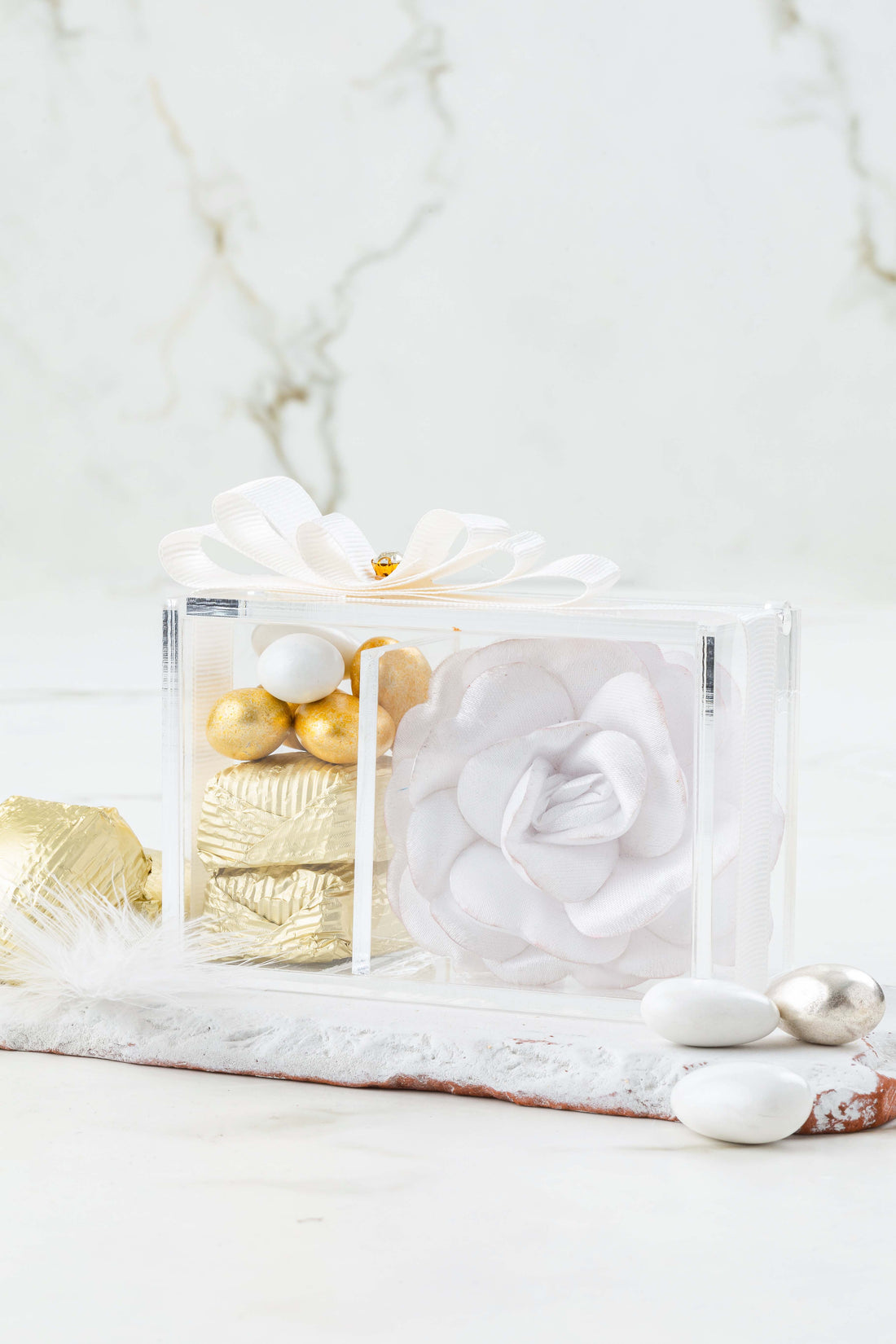 No:11 Pleksi Kutu Beyaz Güllü Yeni Doğan Hediyelik