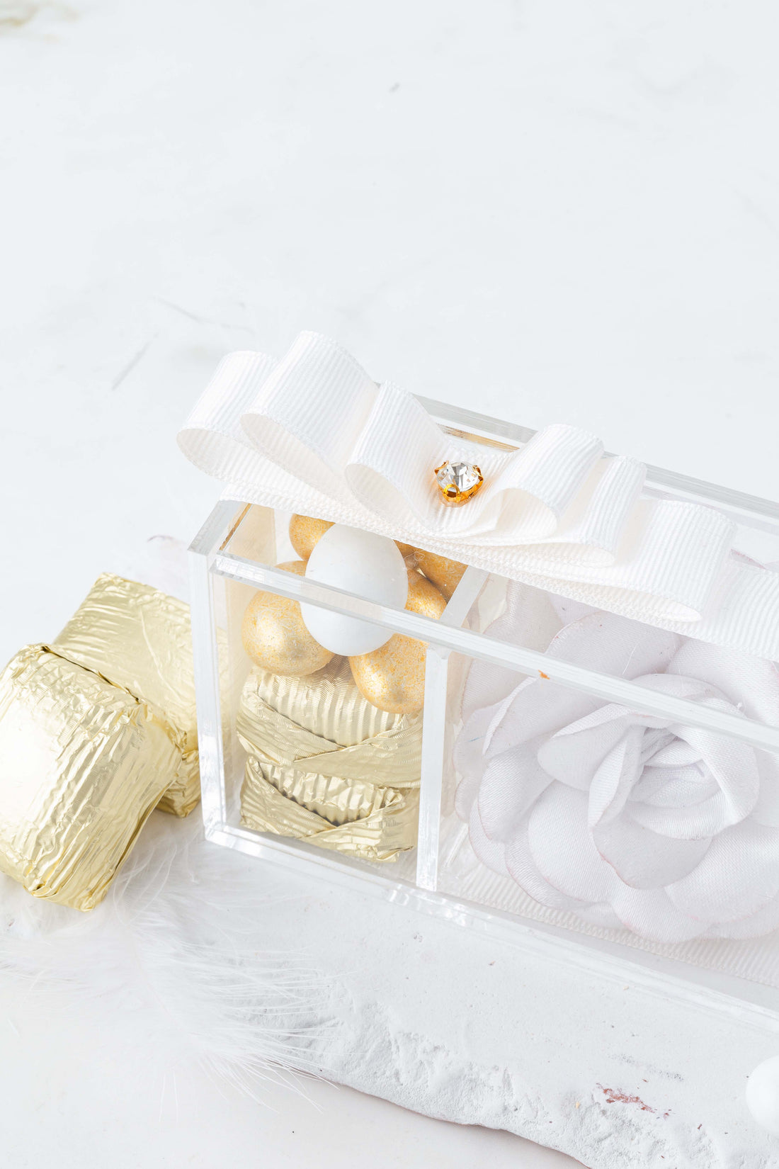 No:11 Pleksi Kutu Beyaz Güllü Yeni Doğan Hediyelik