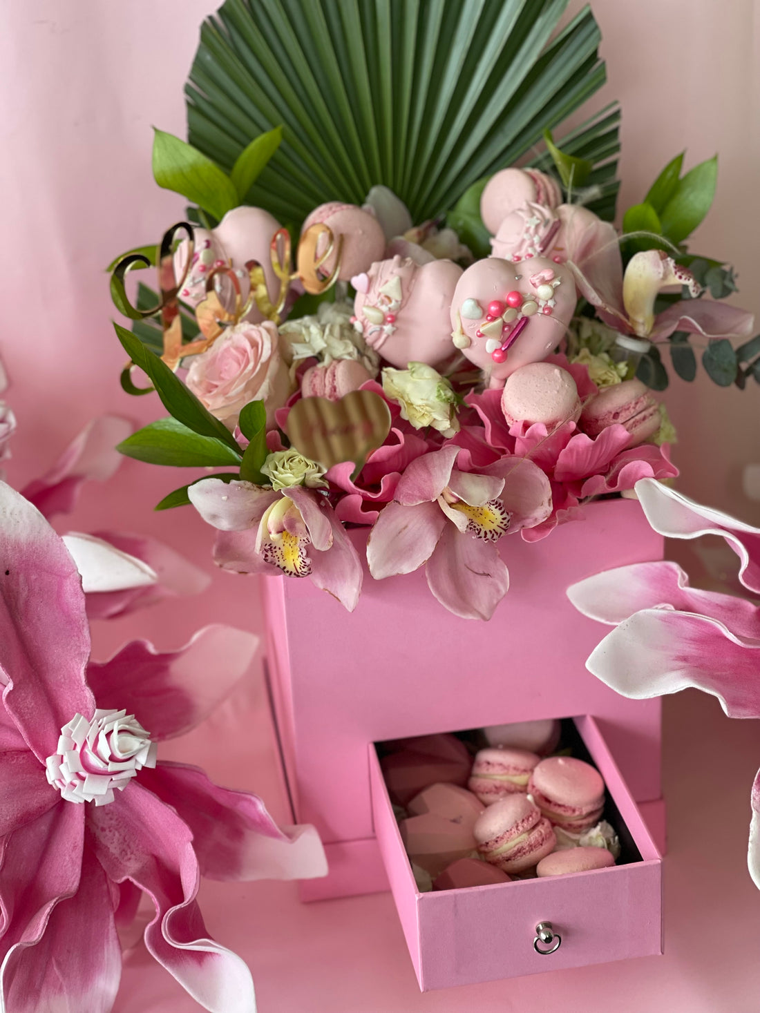 Canlı Çiçekli Sevgililer Günü Hediyelik Aranjmanı