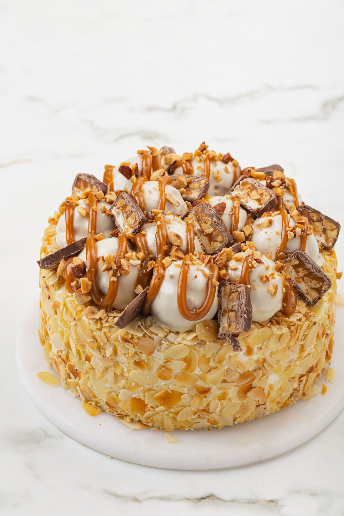 Profiterol Toplu Beyaz Kremalı Muzlu Pasta