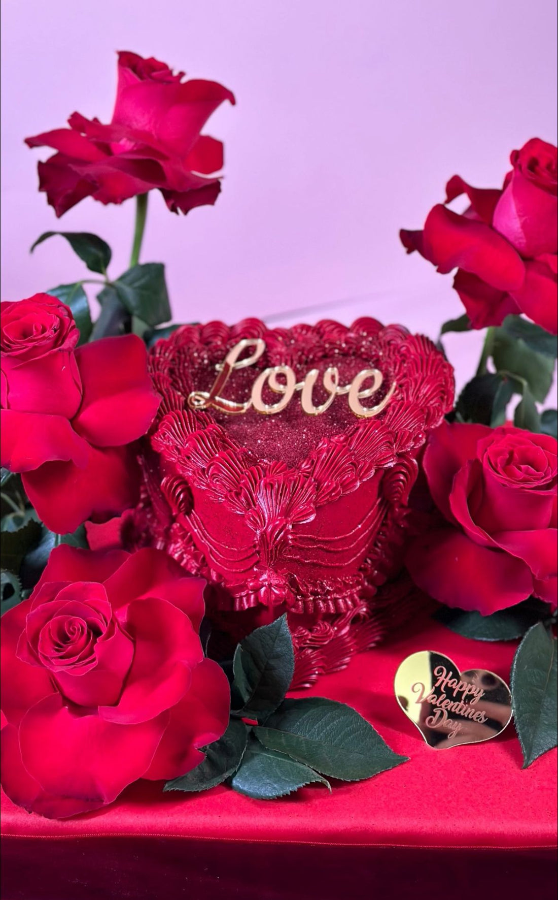 No:1 Sevgililer Günü Kırmızı Detaylı Kremalı Tasarım Pasta